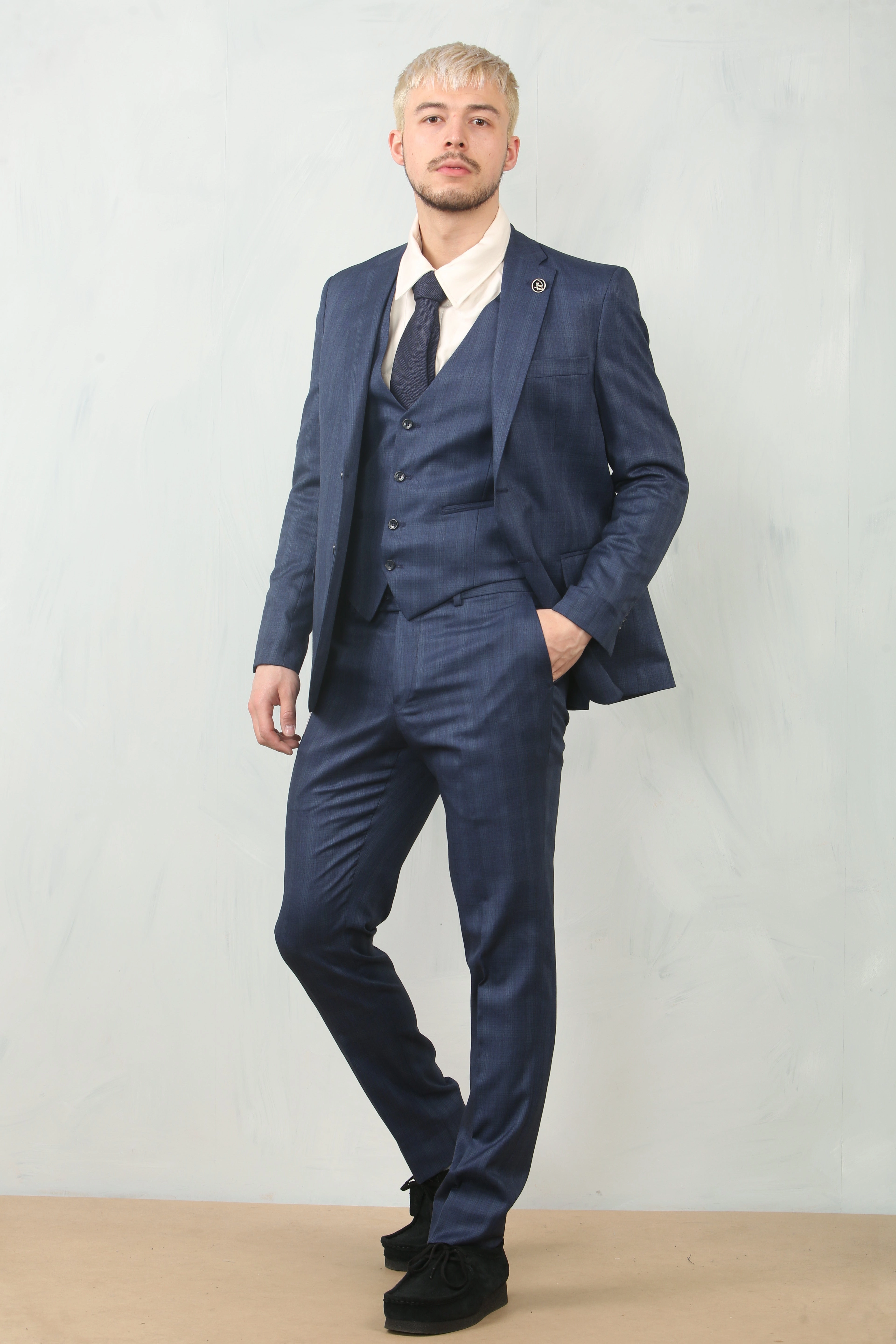 IM31 3 Piece Prince Of Wales Check Suit